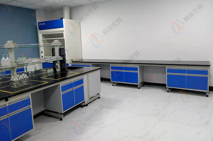 面對(duì)鋼木實(shí)驗(yàn)臺(tái)與全鋼試驗(yàn)臺(tái)兩種材質(zhì),哪個(gè)會(huì)更好？